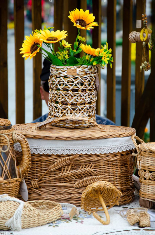 tinywow_decorative-products-and-objects-made-of-wicker-wood-2YHM63J_80432019