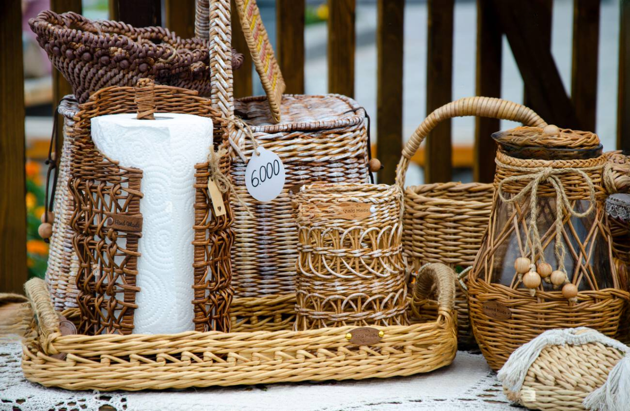 tinywow_decorative-products-and-objects-made-of-wicker-wood-2YHM63R_80432169