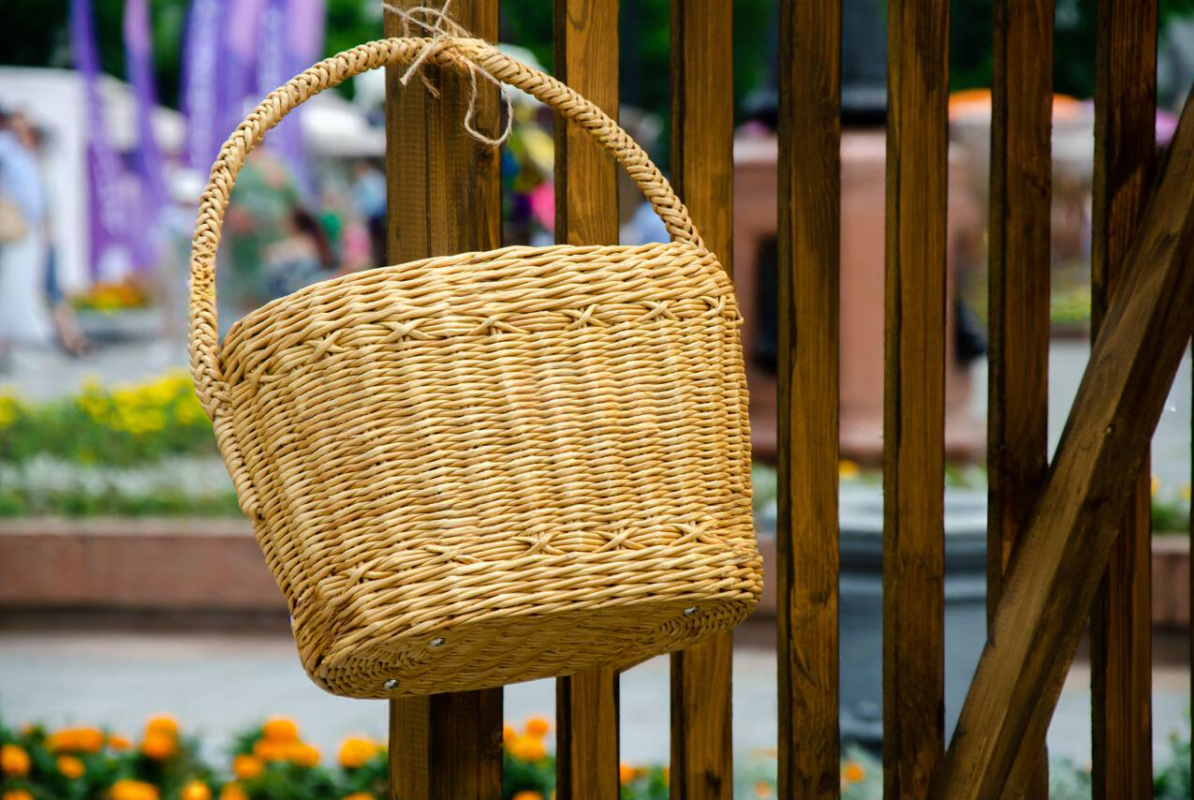 tinywow_decorative-products-and-objects-made-of-wicker-wood-2YHMBTJ_80432793