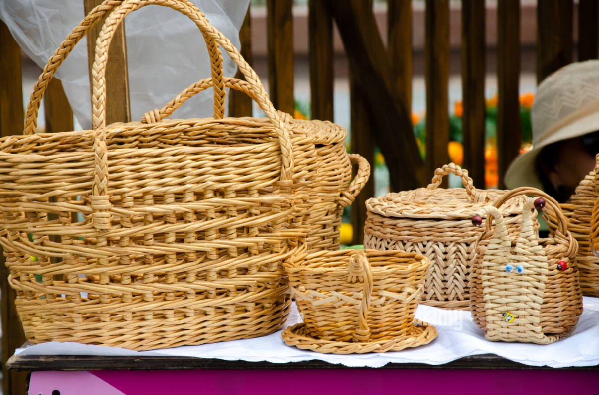 tinywow_decorative-products-and-objects-made-of-wicker-wood-2YHMBTN_80433809