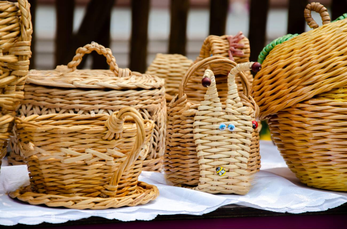 tinywow_decorative-products-and-objects-made-of-wicker-wood-2YHMBWK_80431413