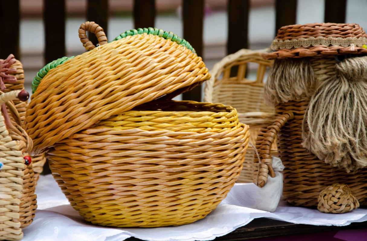 tinywow_decorative-products-and-objects-made-of-wicker-wood-2YHMBWN_80431552