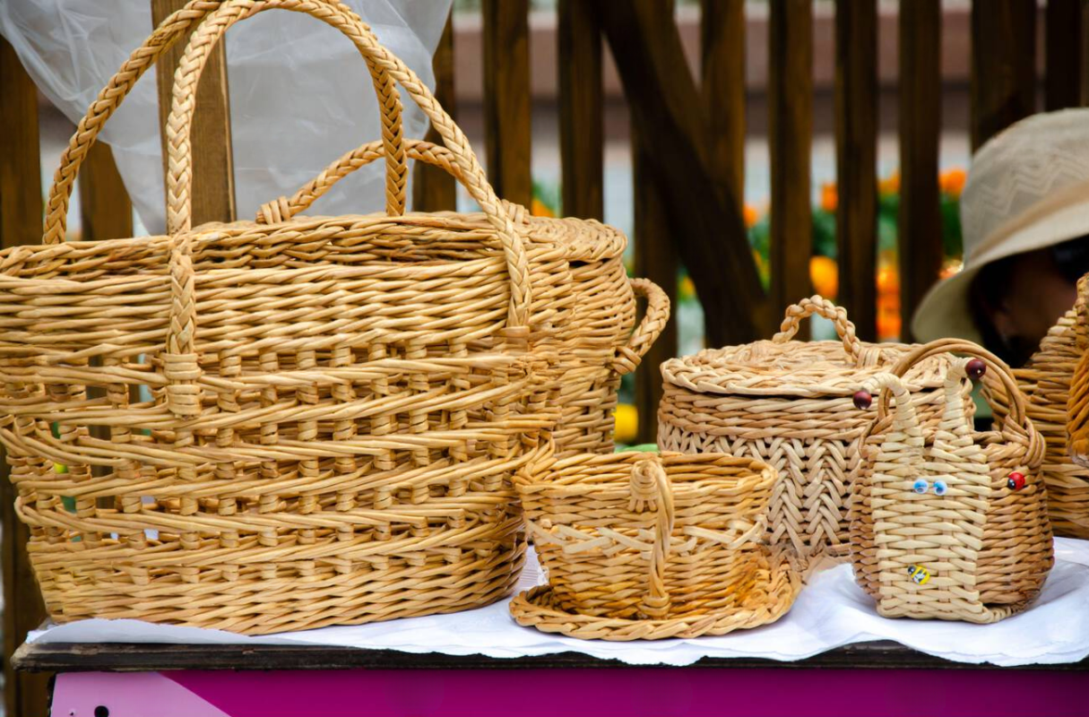 tinywow_tinywow_decorative-products-and-objects-made-of-wicker-wood-2YHMBTN_80433809_80434242